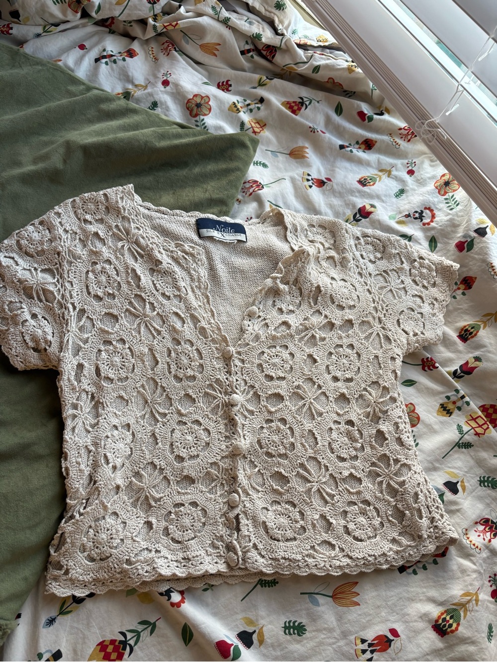 EXCHANGE Cream Crochet Lace Button-Front Short Sleeve Top